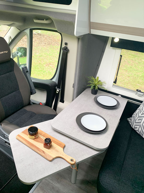 Eyre-B7662-Dinette
