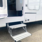 C7834SL-MY22-Exterior.steps